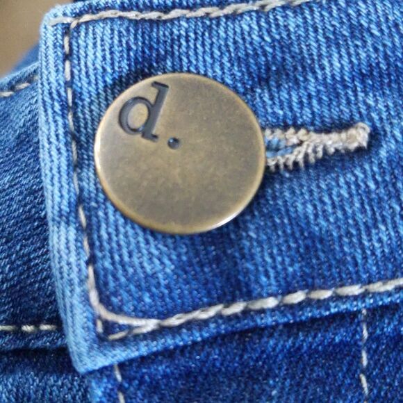 D. Jeans medium blue wash baby Bootcut, mid rise, no distressing, size 6 - Picture 7 of 7